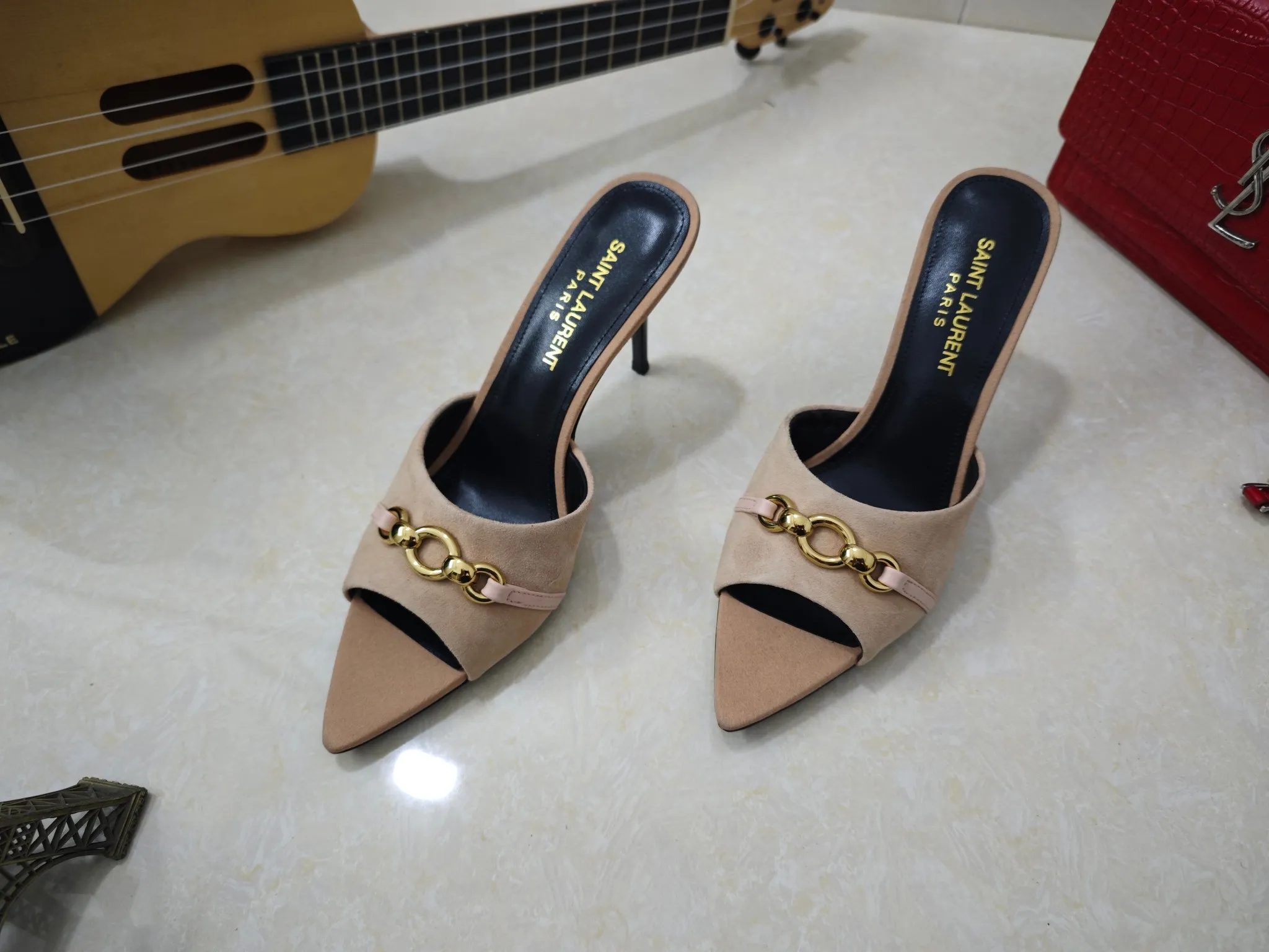👟👟Ex-factory price 520👟👟【Saint Laurent】Yves Saint Laurent, stiletto heel YSL sandals💃2025 early spring counter synchronizes the latest styles, YSL, decoration👠 Classic and high-quality glamorous masterpieces, the hottest spring and summer series in the counter, with temperament, fashion, classic and attractive design style 😌The effect on the feet is particularly beautiful〰️, the materials are imported from Italy 🇮🇹Black sheep, lining, and foot pads; sheepskin, mid-heeled sandals, size 35-41 (34.41.42 must be customized, non-refundable) outsole; imported genuine leather outsole, with full counter packaging